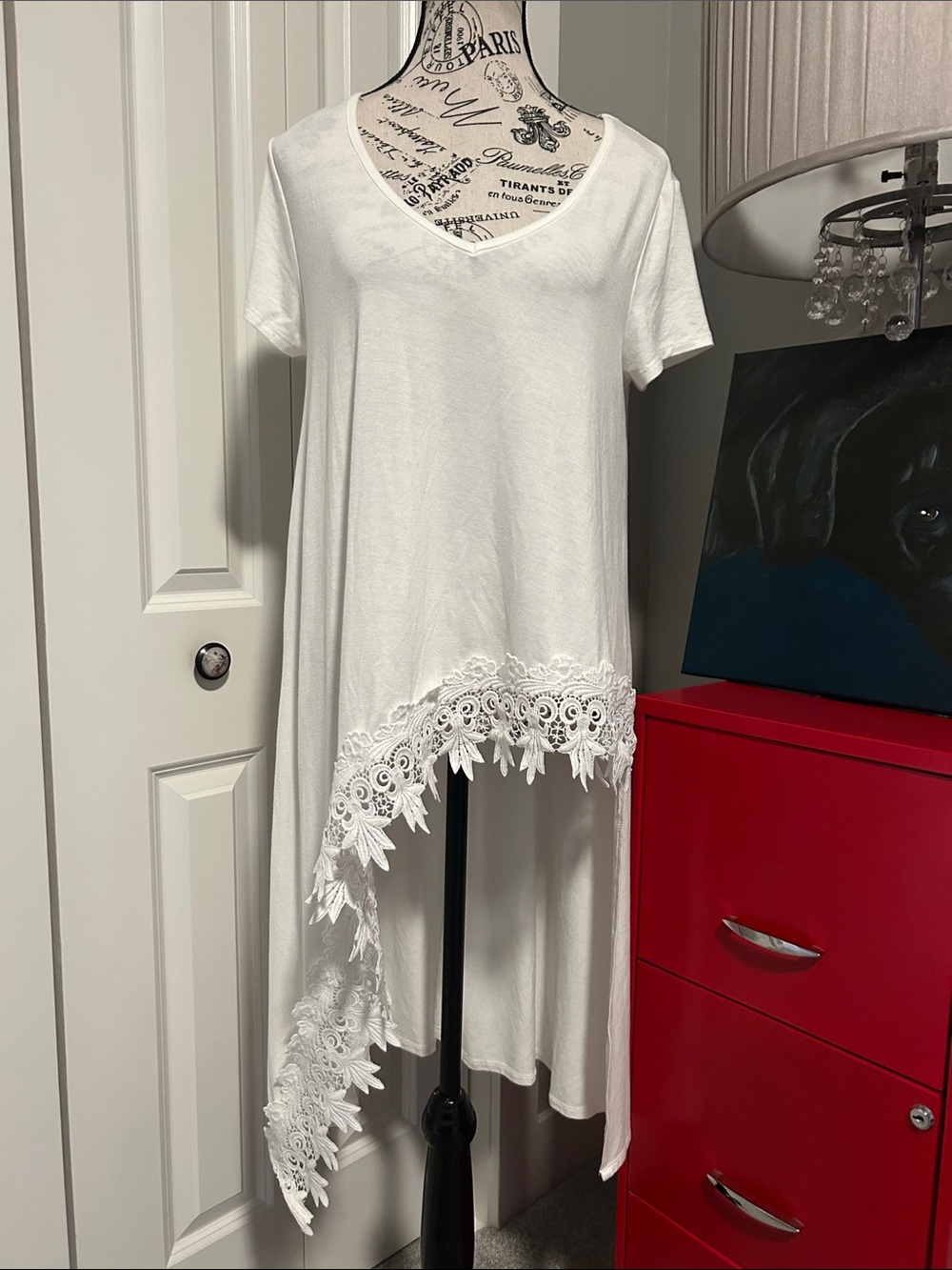 NWT White Lace-Trim Hi-Low V-Neck Top